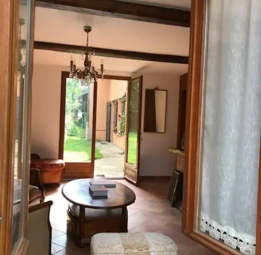 Le Des Francs Bourgeois בית נופש