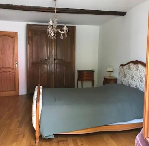 Le Des Francs Bourgeois בית נופש *