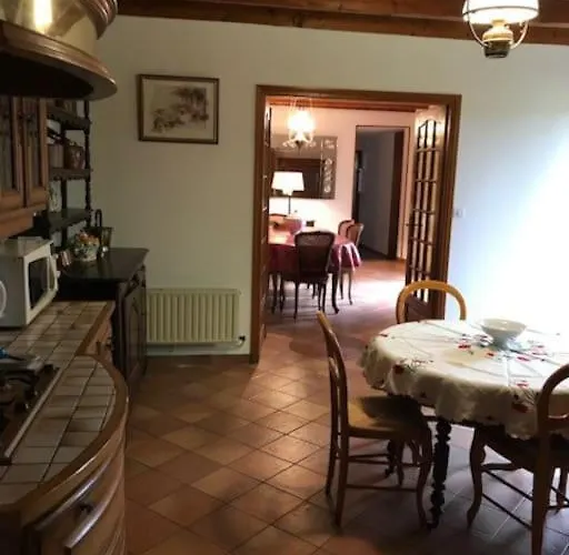 Le Des Francs Bourgeois בית נופש *