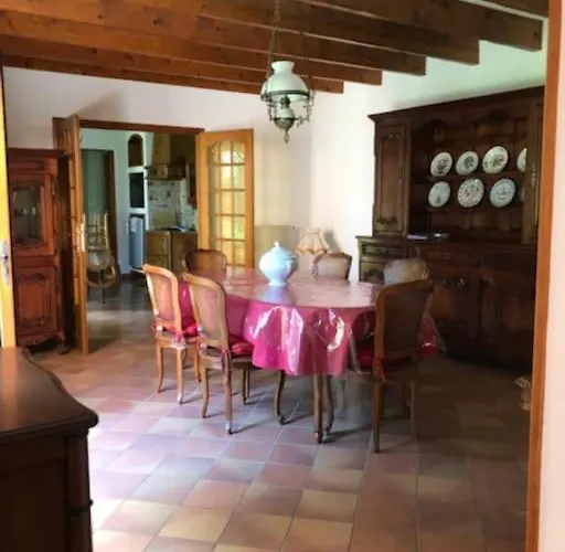 בית נופש Le Des Francs Bourgeois *